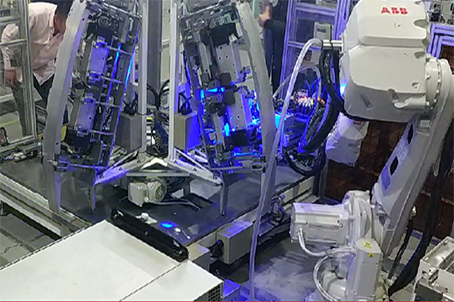 轻量化车身 – 机器人自动拉铆单元